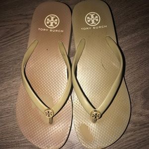 Tory burch tan beige flip flops